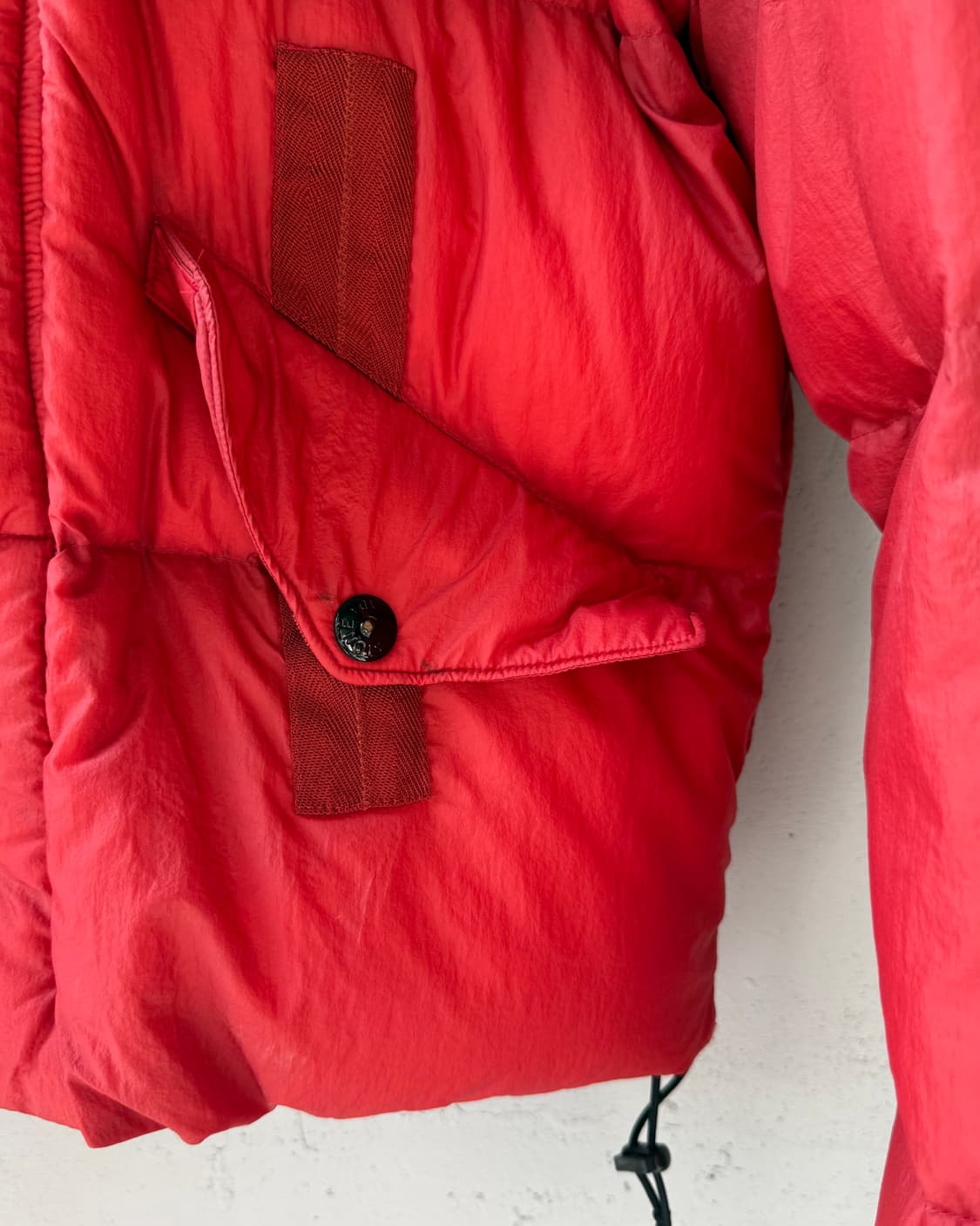 STONE ISLAND mesh badge red puffer 자켓 상품이미지5