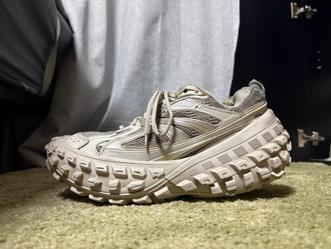 발렌시아가 디펜더 44 베이지 상품이미지2