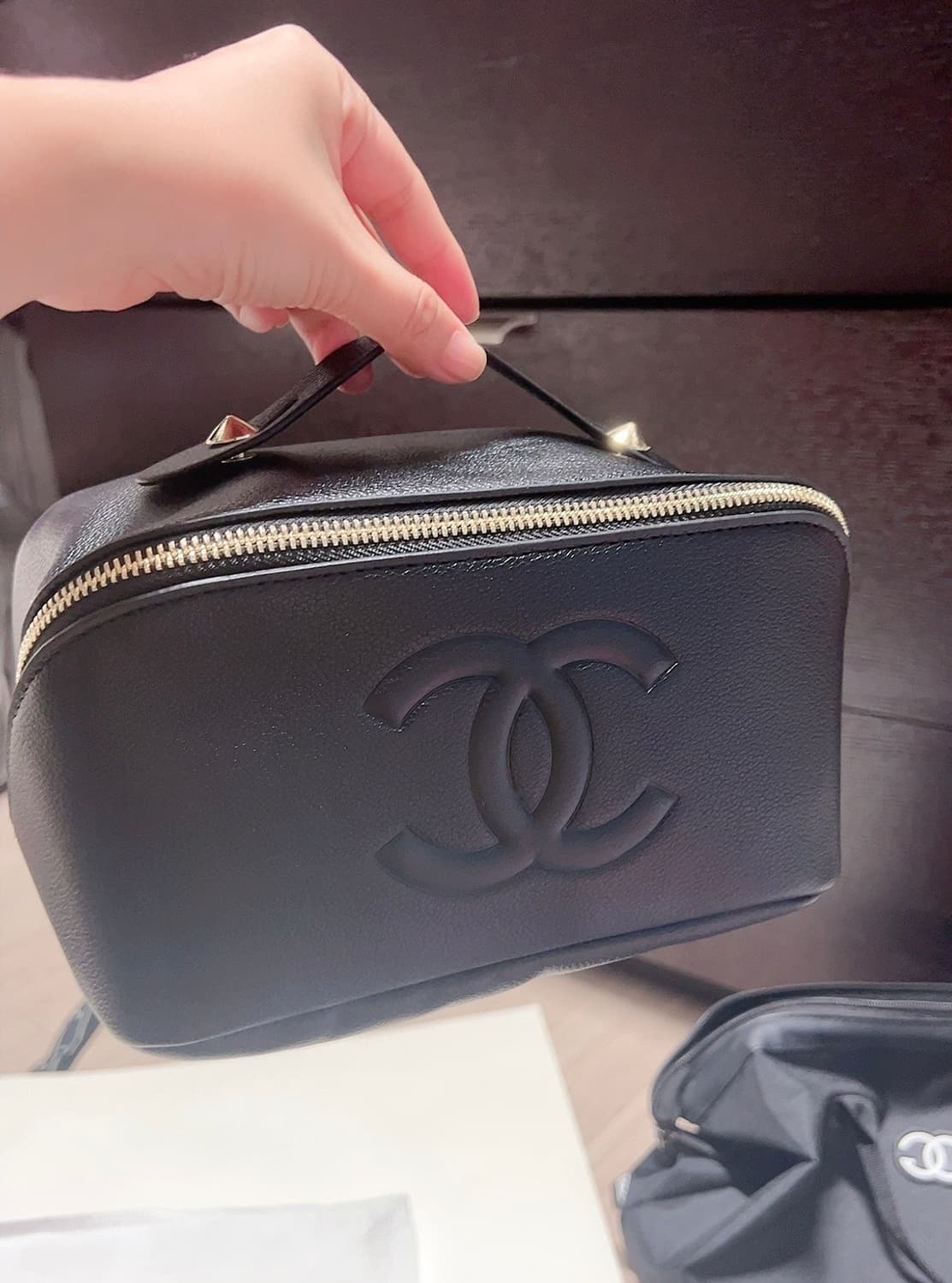 샤넬 큰 화장품 파우치 겸 핸드백 상품이미지1