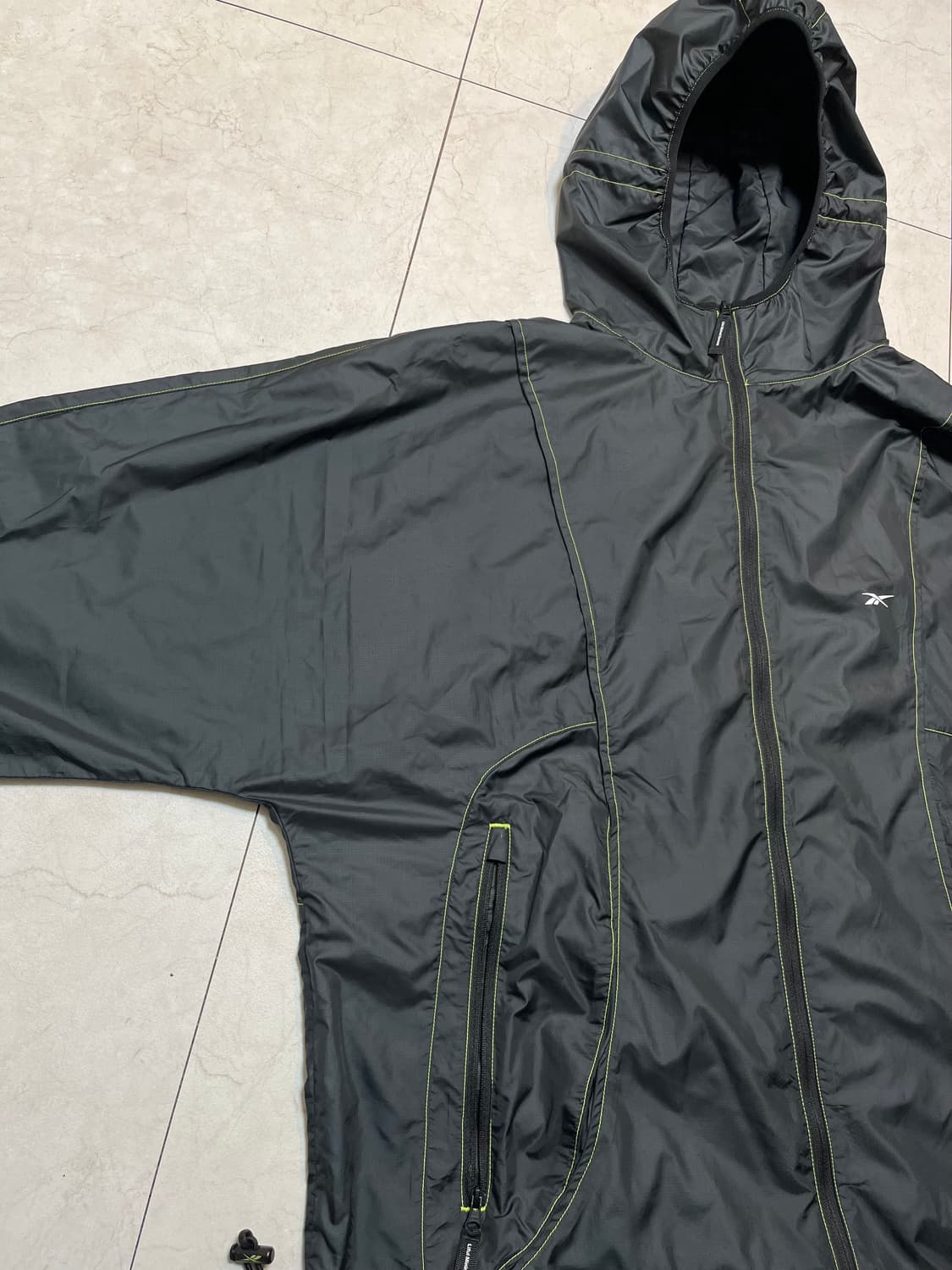 리복 X 라이풀 미니멀 가먼츠 윈드브레이커 상품이미지5