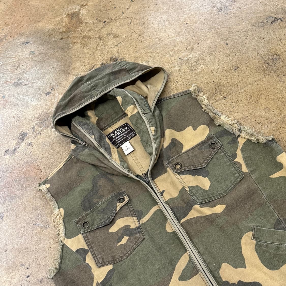 [정품/M] 톰앤애슐리 카모 후드 베스트 b15 상품이미지1