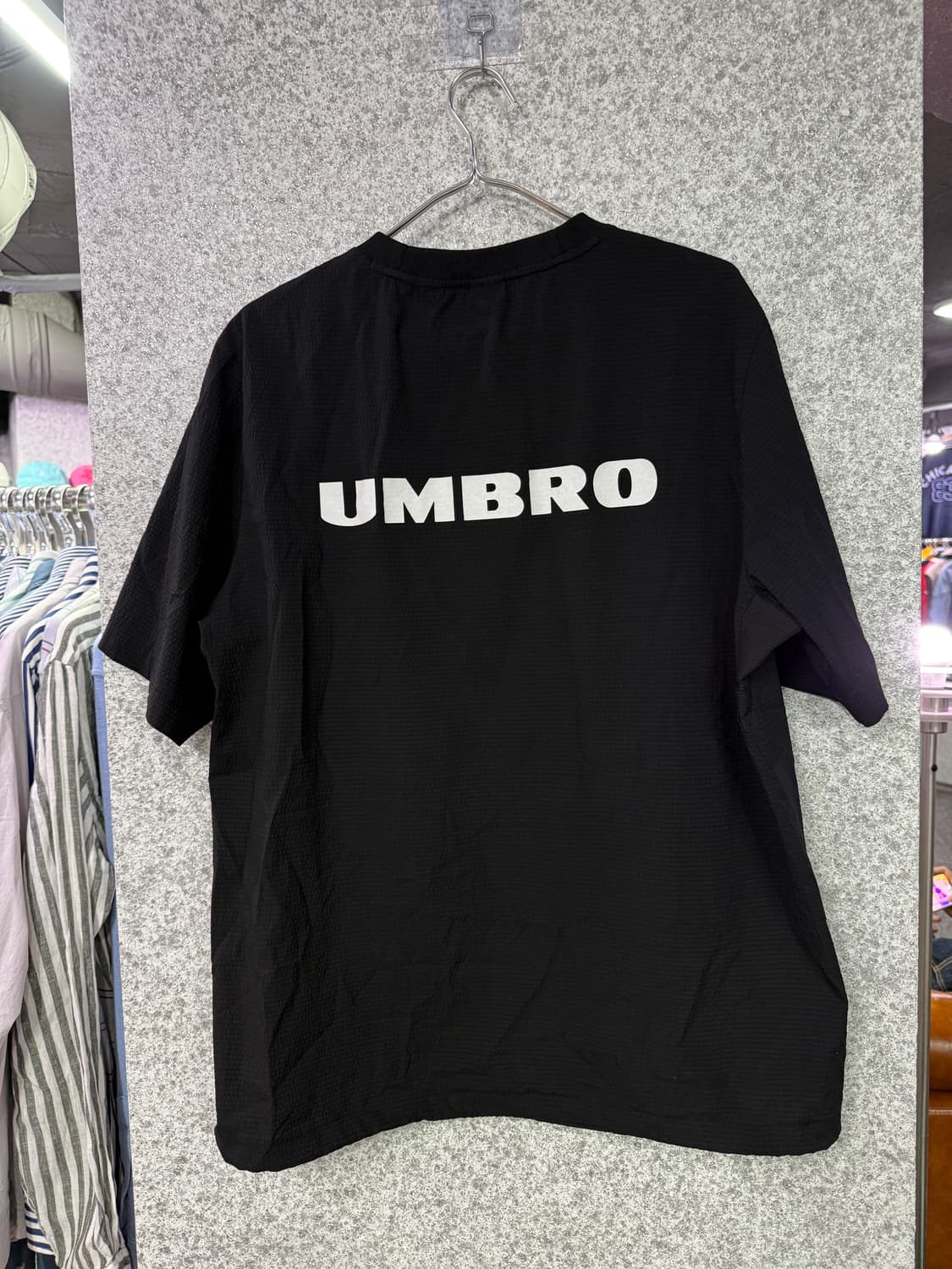 엄브로 블랙 로고 기능성 반팔티 B4363 상품이미지3