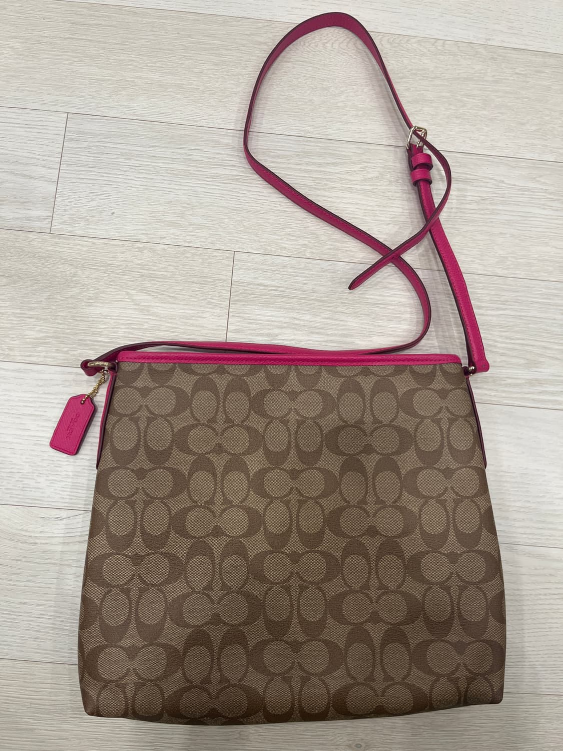 코치 시그니처 크로스백 브라운/핑크 상품이미지2