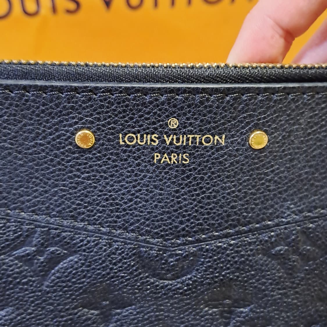 [정품/영수증풀세트] 루이비통 모노그램 앙프렝뜨 블랙 클러치 상품이미지2