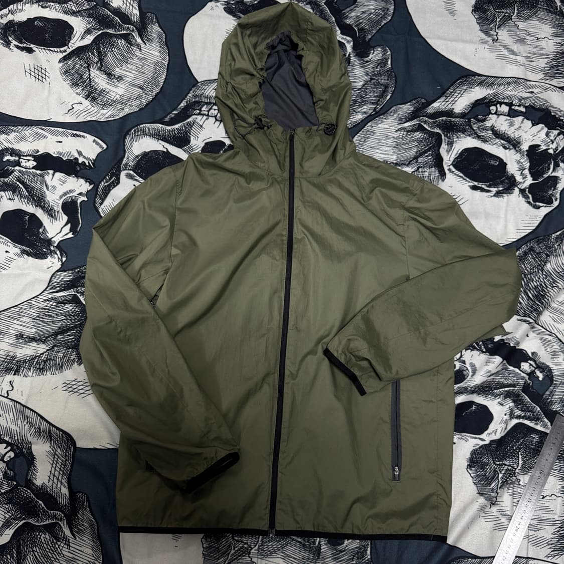 띠어리x유니클로 포켓터블 경량 바람막이 100사이즈 상품이미지4