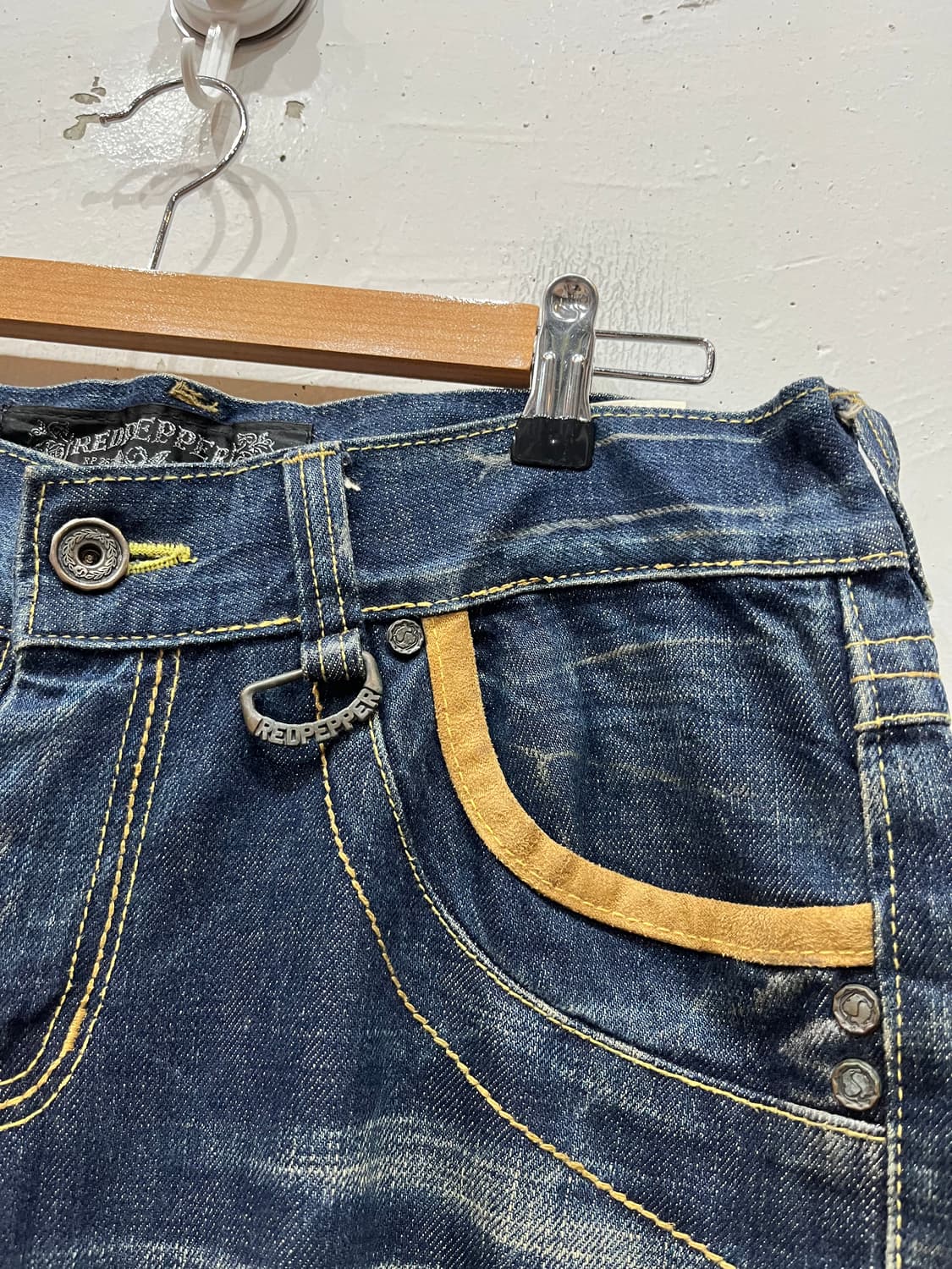 REDPEPPER 레드페퍼 로우라이즈 워시드 펑크 데님팬츠  상품이미지3