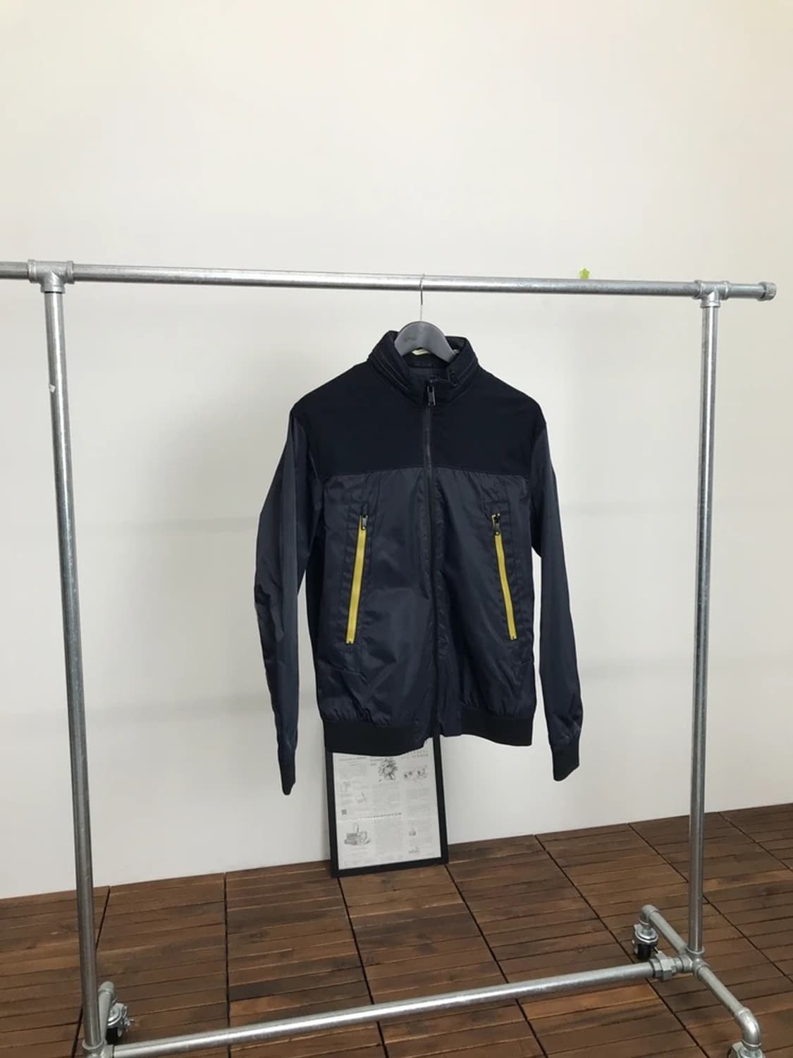 Zara Contrast Zip Windbreaker 상품이미지3