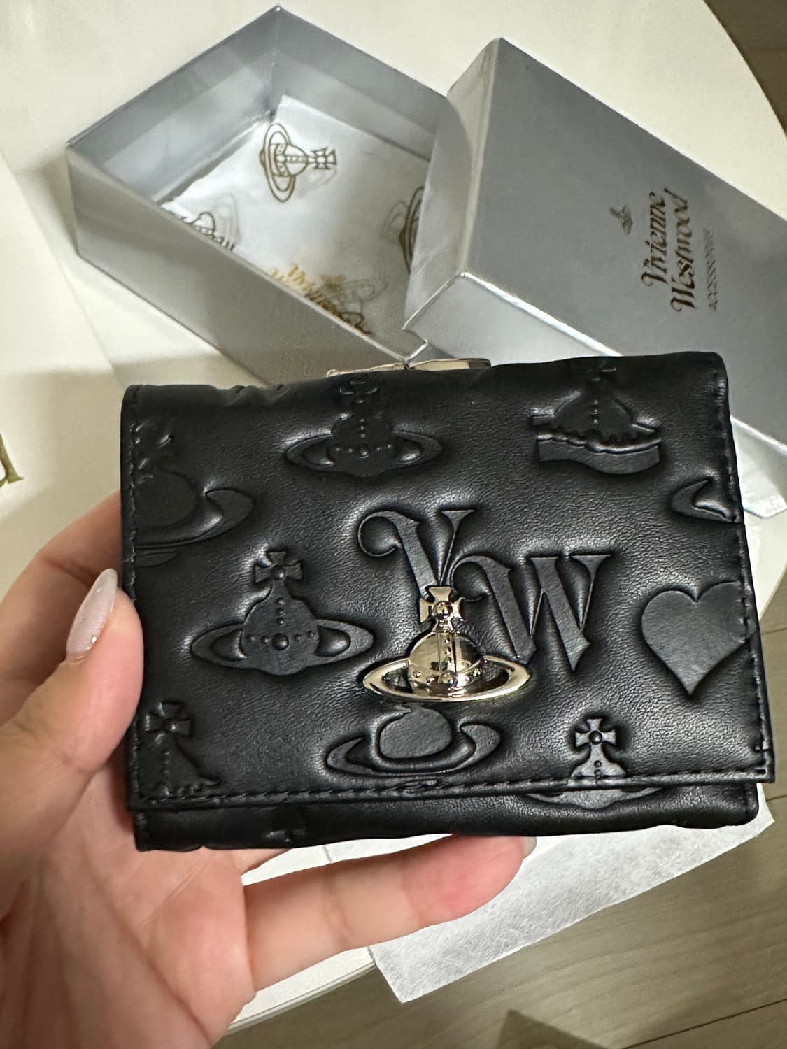 새상품 비비안웨스트우드 아카이브 은장 펀칭 블랙 반지갑 무광 상품이미지6