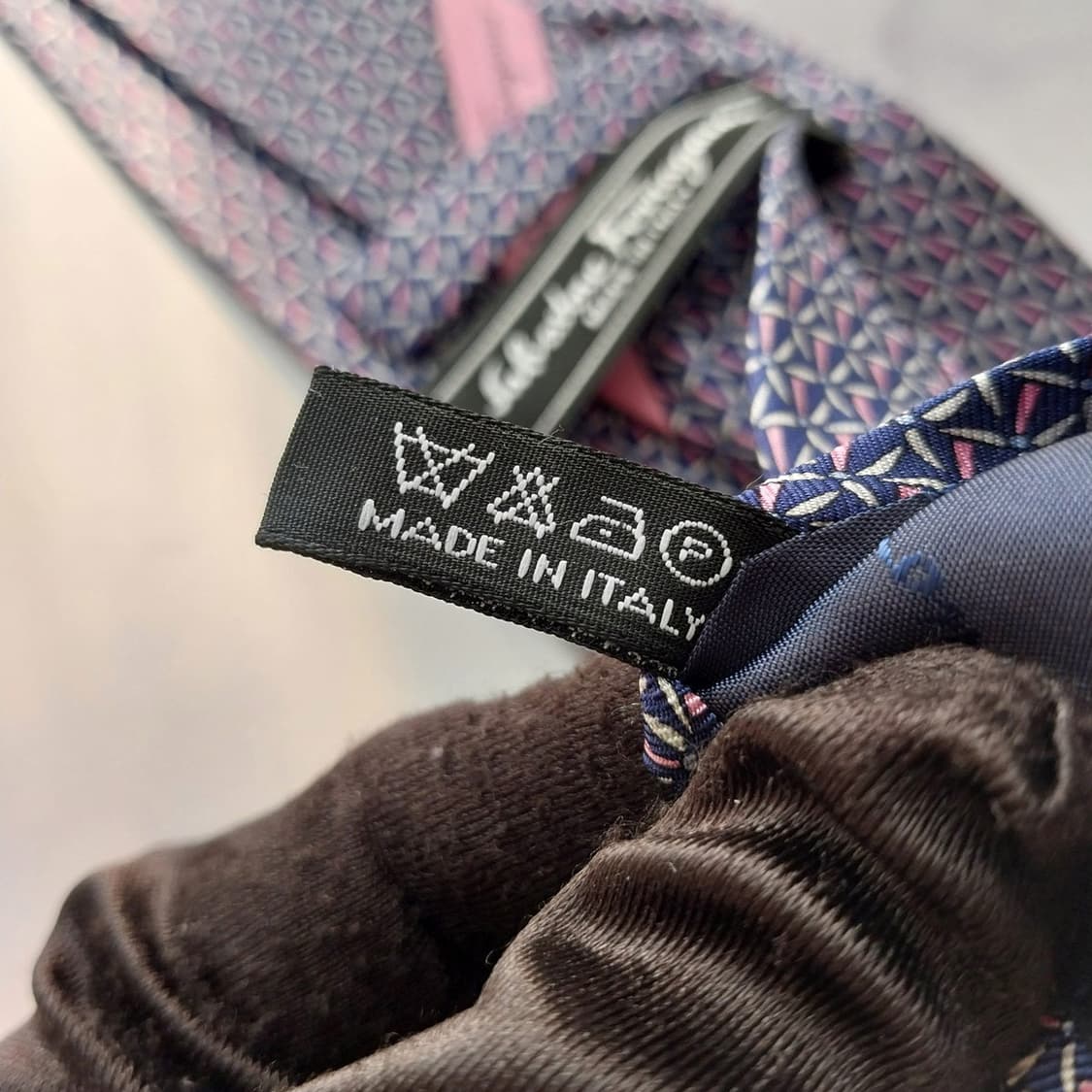 페라가모 실크 네이비 바람개비 패턴 넥타이 8.9cm A+등급 K1704 상품이미지10