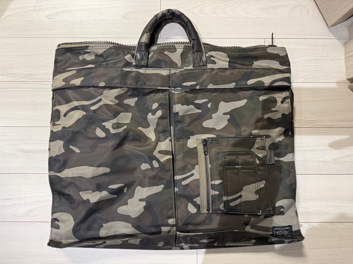 포터 x 화이트 마운티니어링 헬멧백입니다.  상품이미지1