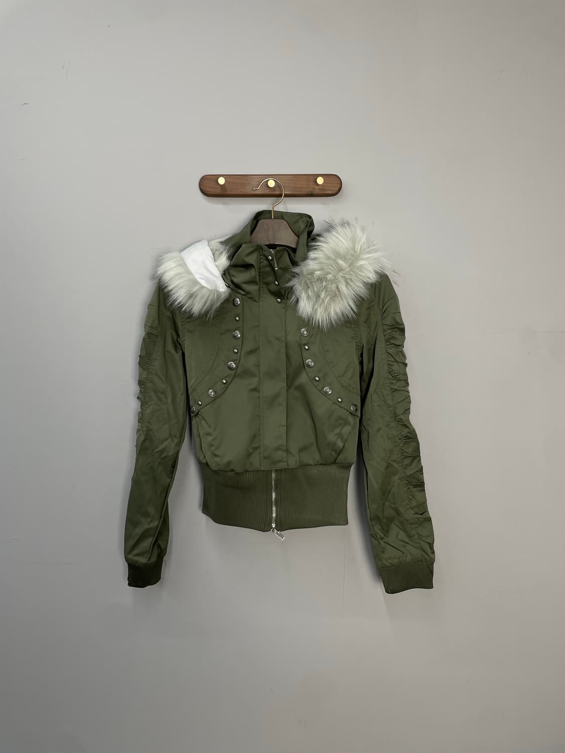 더블펀치 하이넥 퍼 후드 셔링 숏 점퍼 H1799 상품이미지2