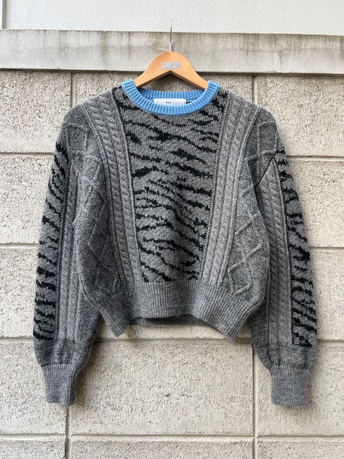 TOGA PULLA ZEBRA CROP SWEATER 토가풀라스웨터 상품이미지1