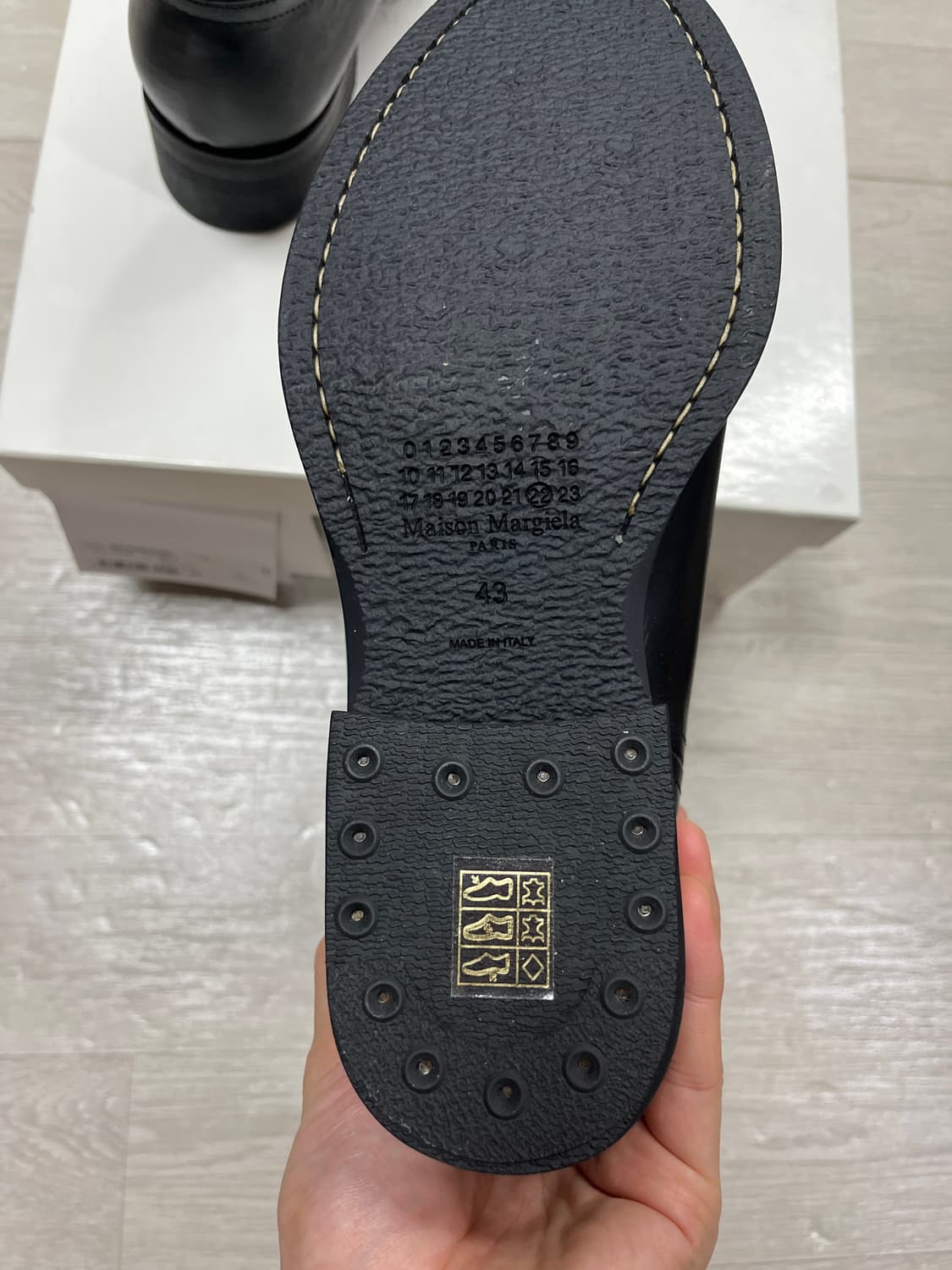 [43] 메종 마르지엘라 블랙 카프스킨 앵클 미들 부츠 새상품 상품이미지7