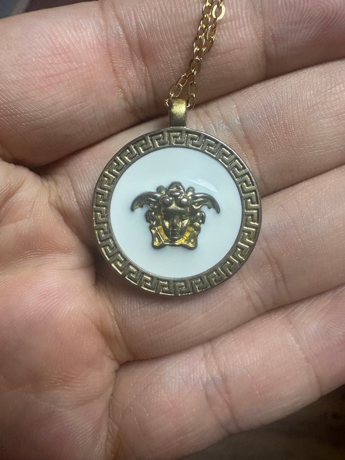 베르사체 화이트목걸이 상품이미지1