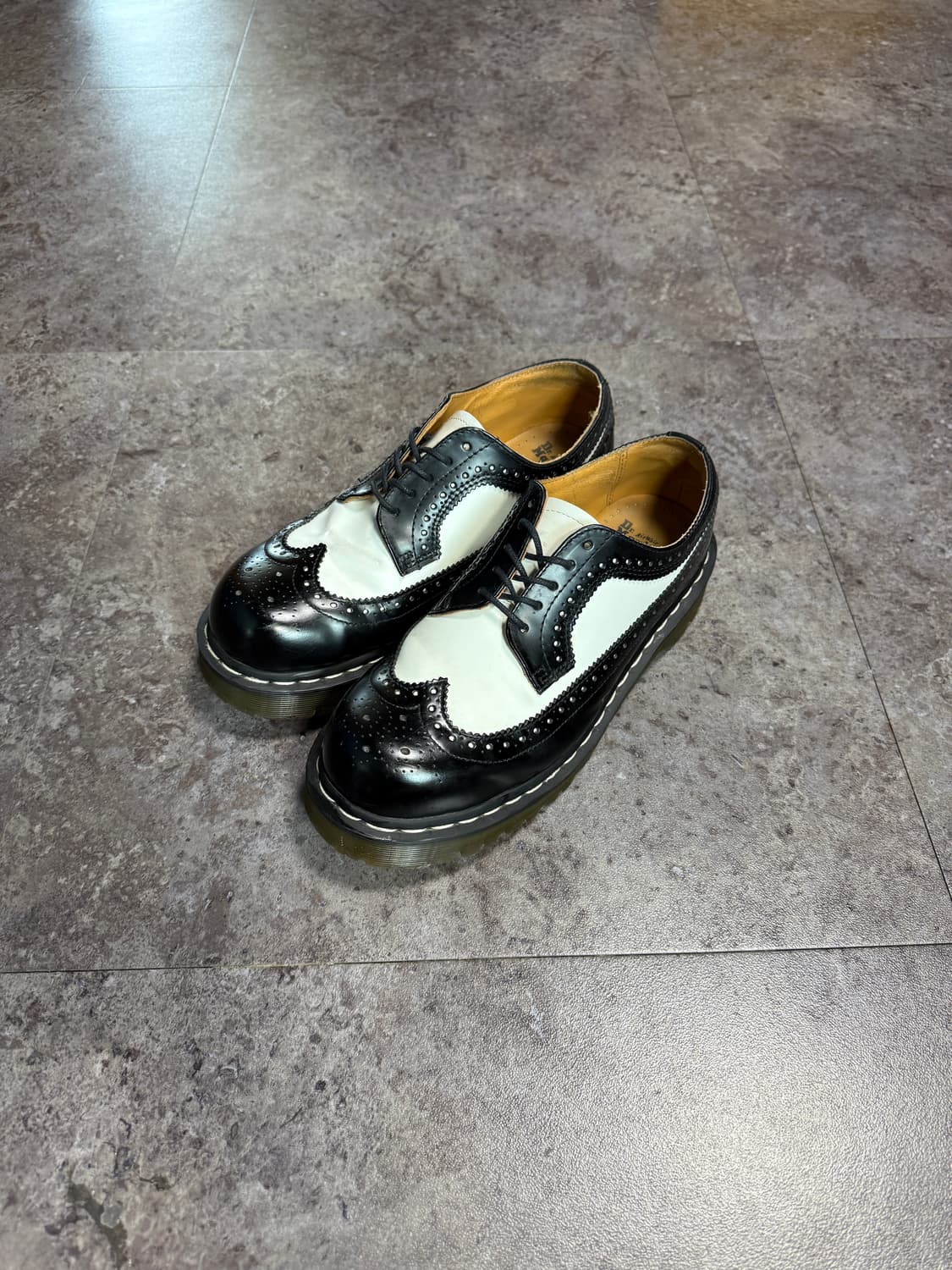 닥터마틴 윙팁 로퍼 250 상품이미지1