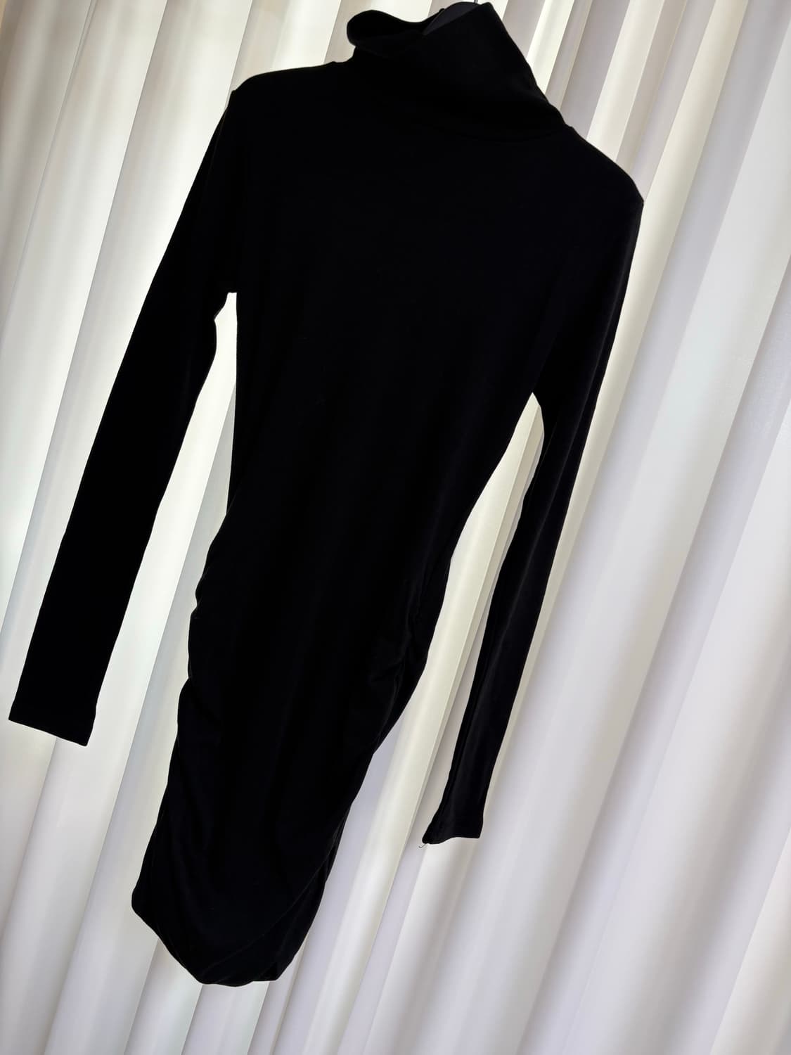 기모 폴라 셔링 원피스 블랙 상품이미지1