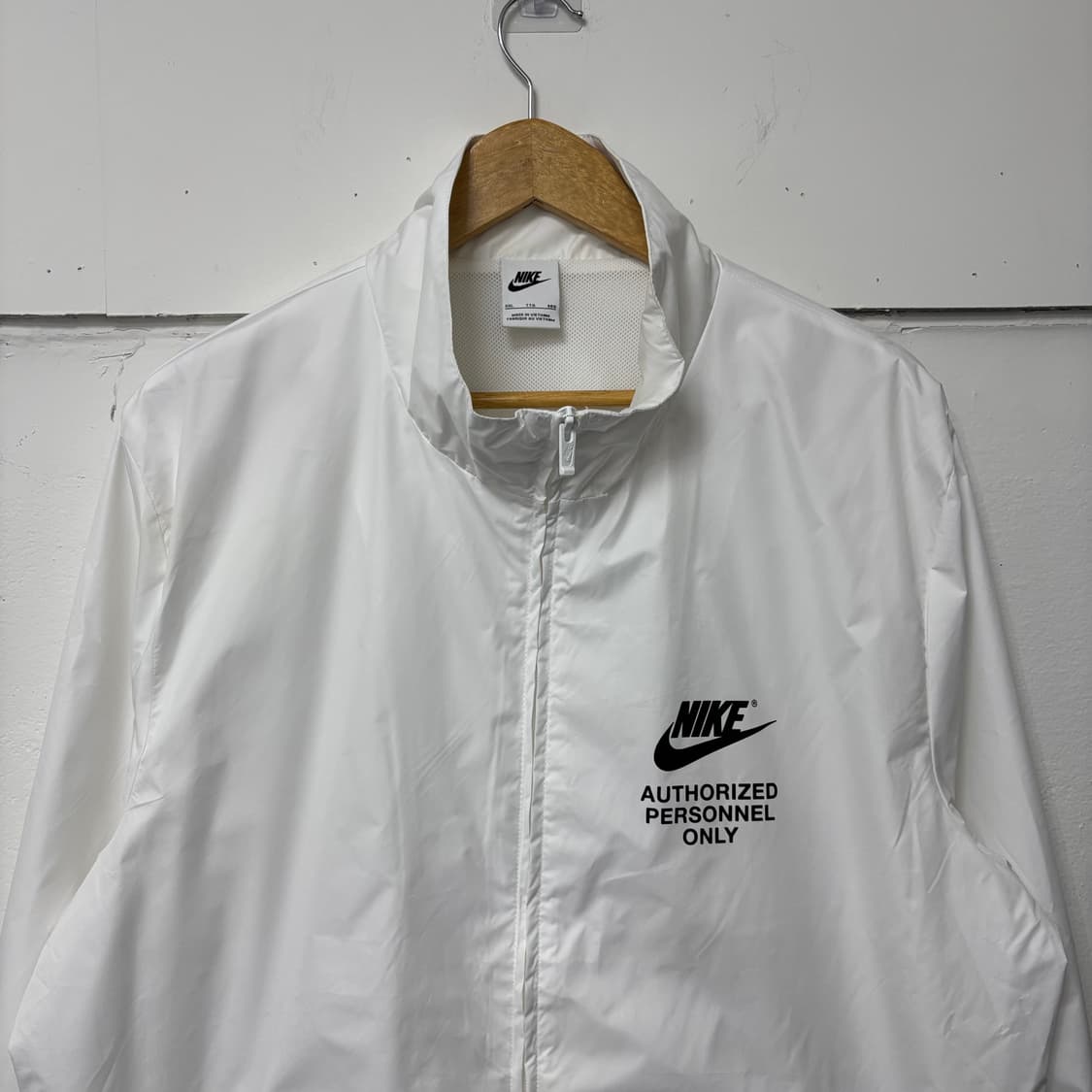 나이키 화이트 빅스우시 바람막이 상품이미지3