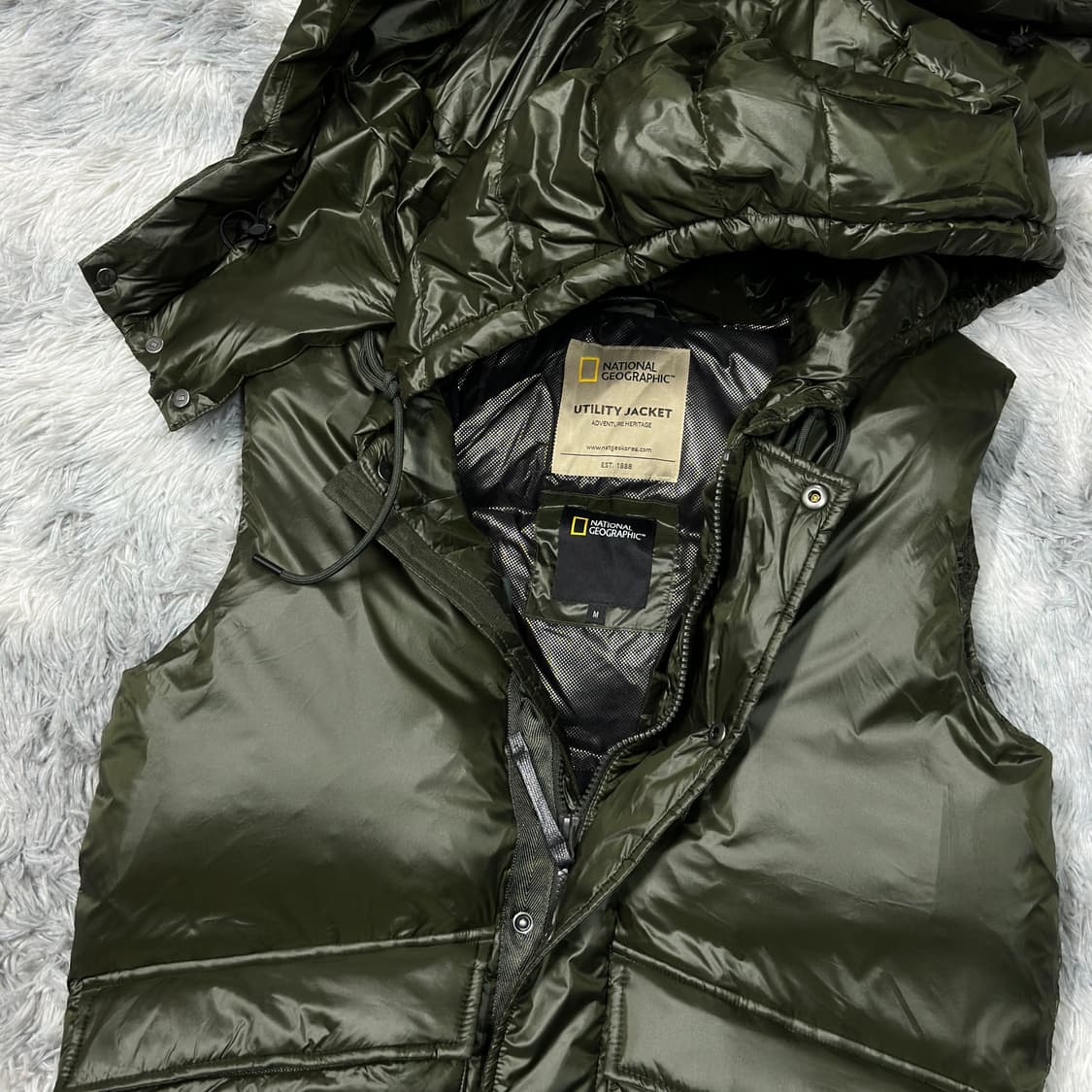 내셔널지오그래픽 다운 유광 후드 패딩조끼  상품이미지3