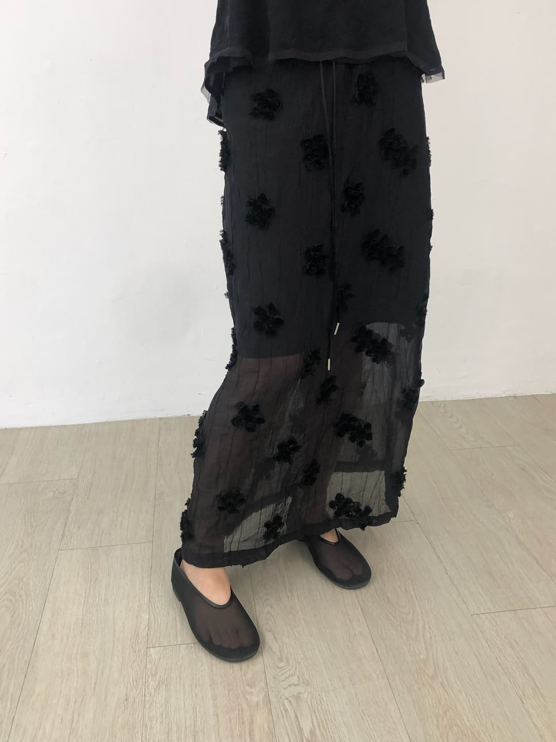 플라워 장식 블랙 롱스커트 상품이미지2