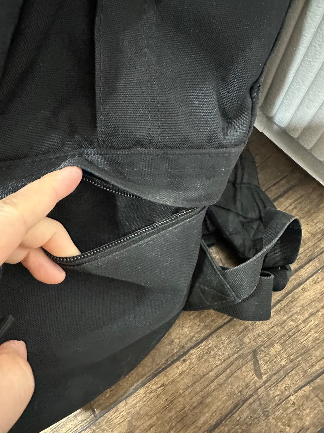 칼하트 킥플립 백팩 블랙 상품이미지4