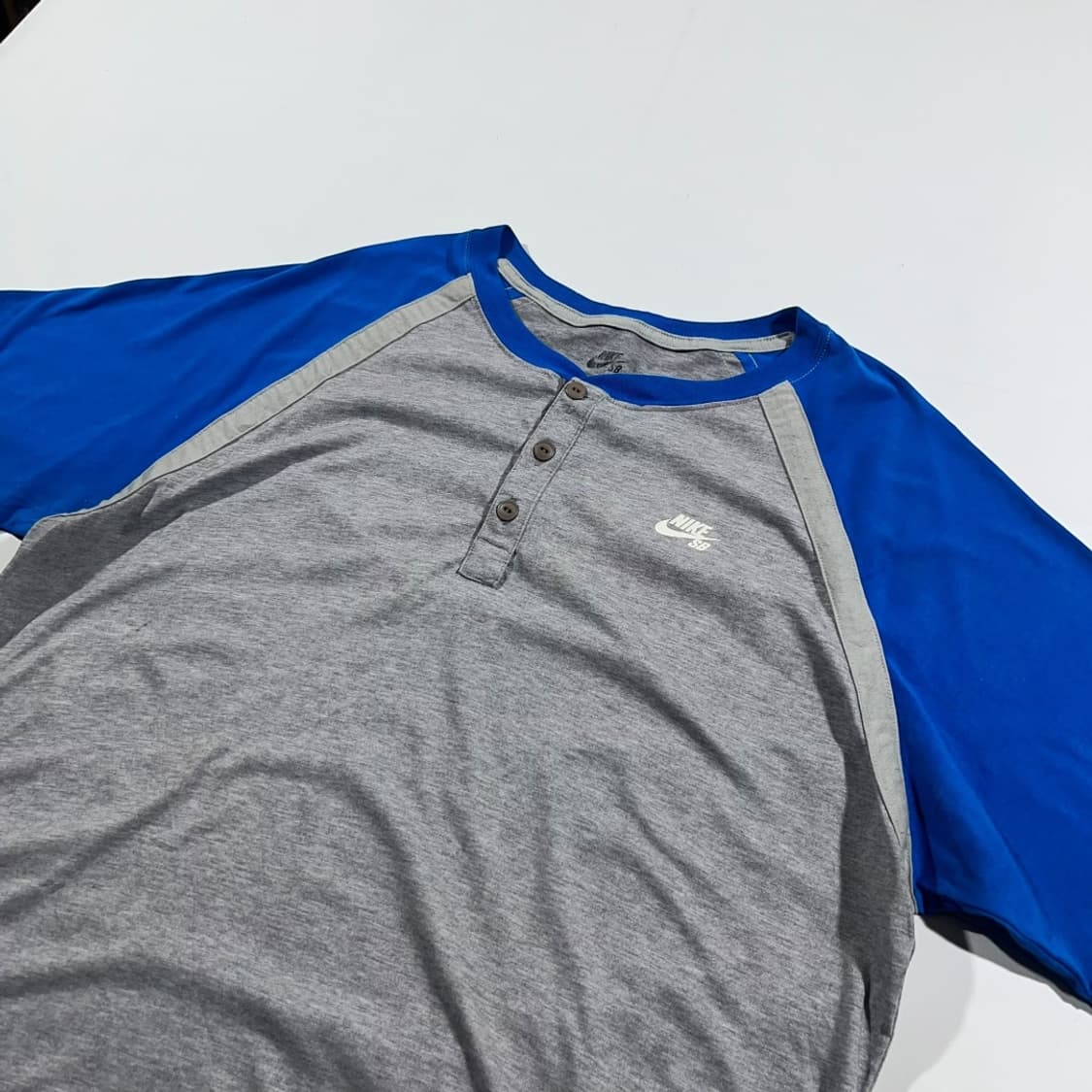[NIKE SB] 나이키 SB 헨리넥 배색 래글런 싱글스티치 반팔티셔츠 상품이미지2