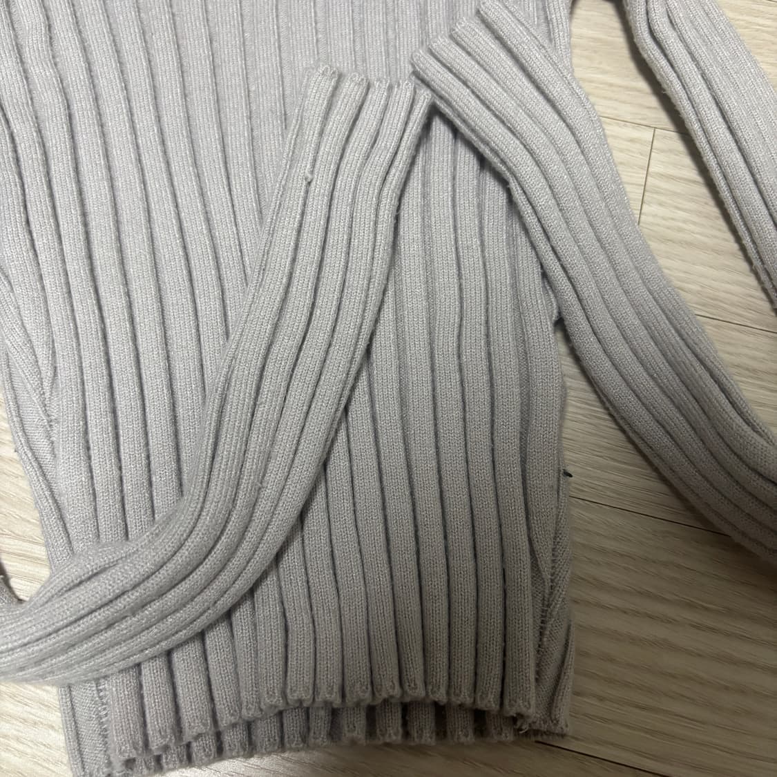 페일제이드 터틀넥 리브드 니트 그레이 상품이미지4