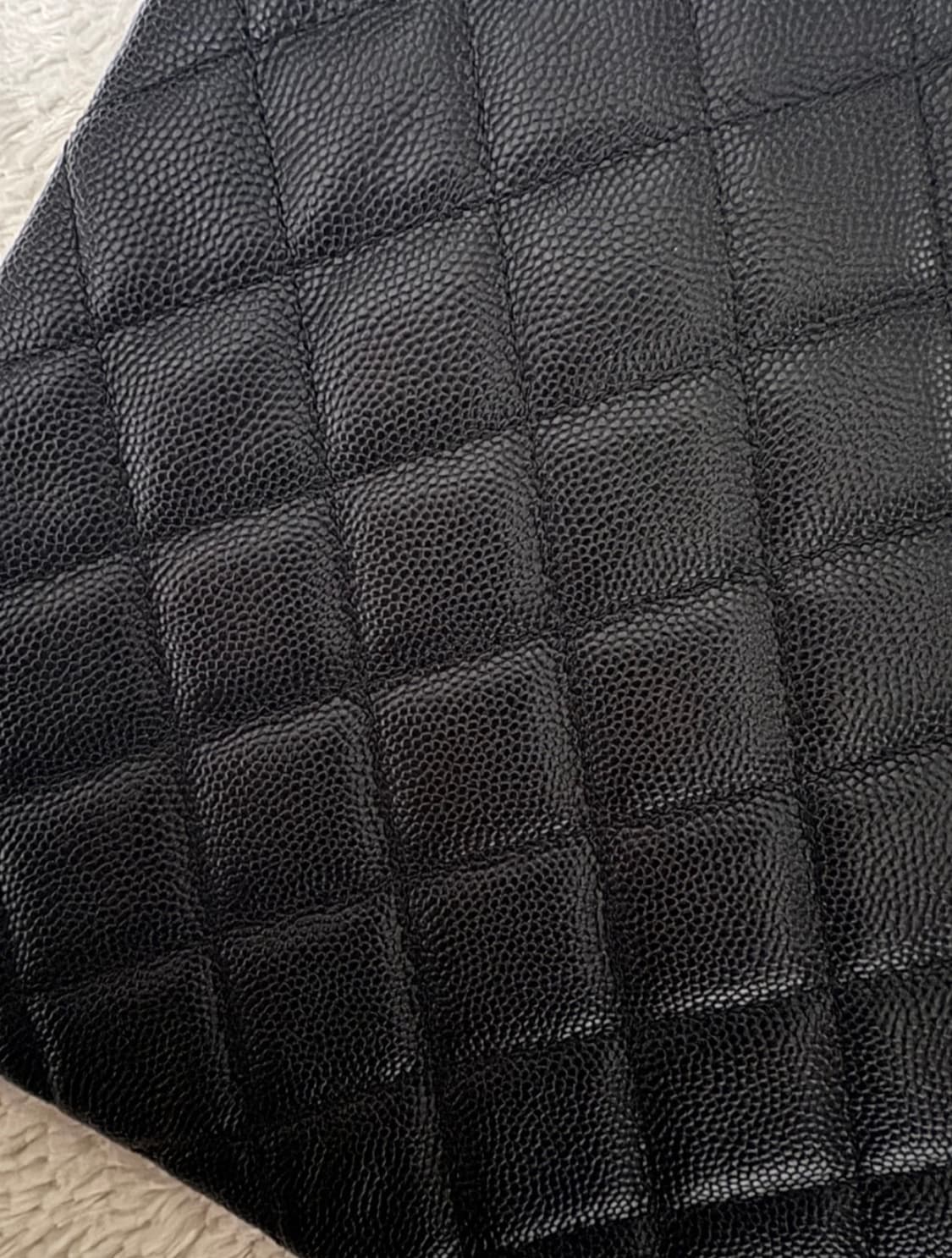 샤넬 블랙 캐비어 클러치 뉴미듐 상품이미지4