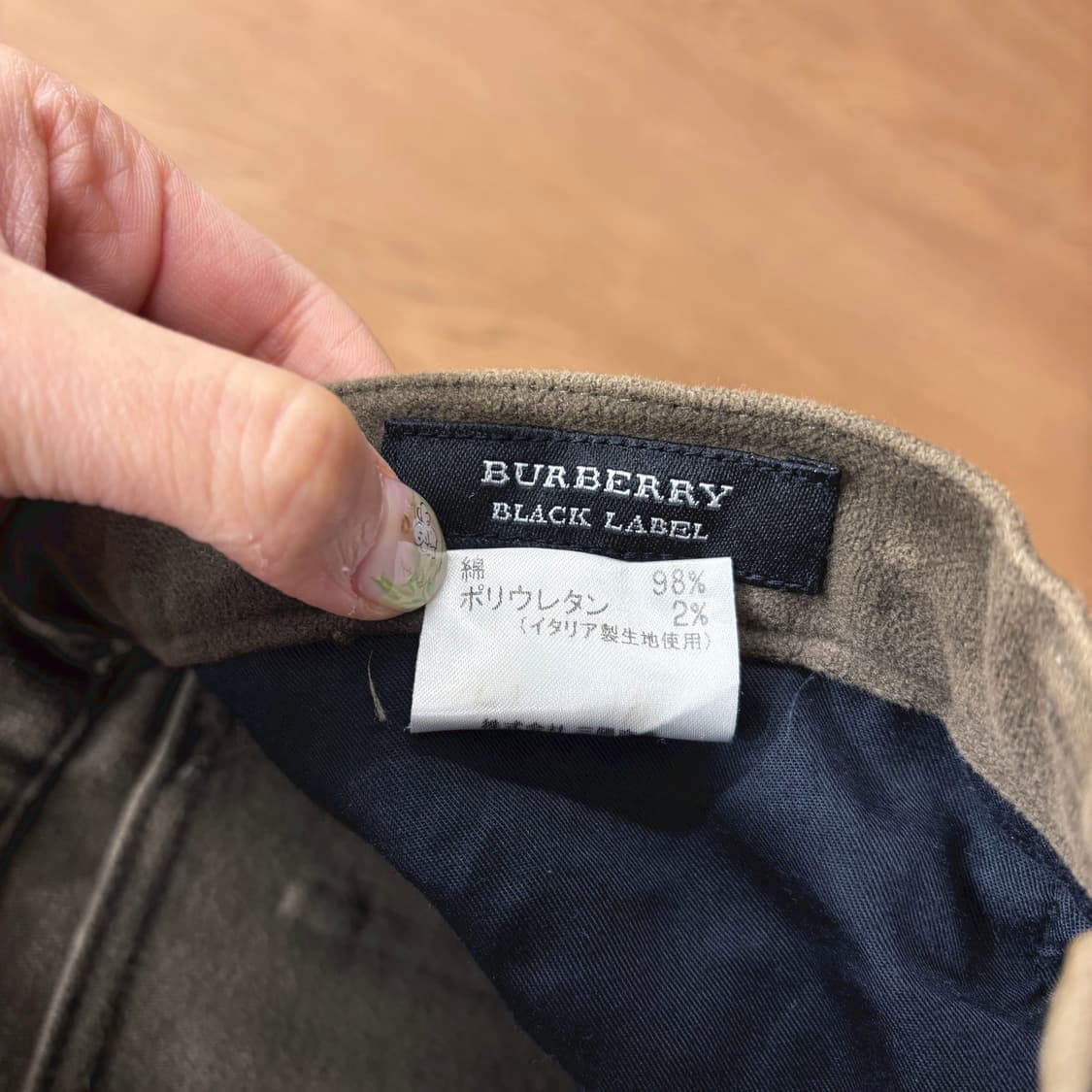 버버리 블랙 라벨 코튼 스트레치 팬츠 단색 무지 디자인 탭 디테일 카키 상품이미지7