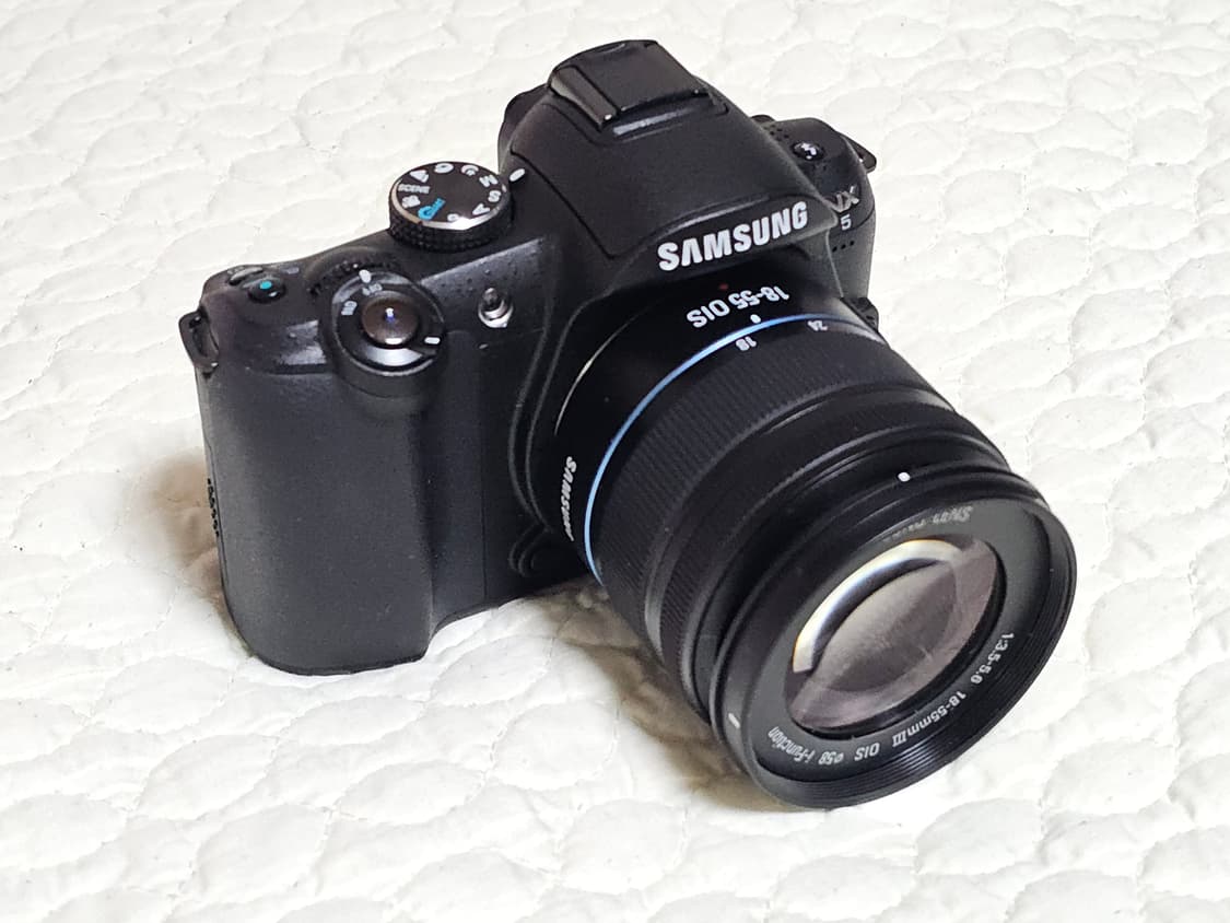 삼성 NX5 카메라와 18-55mm 렌즈 상품이미지2