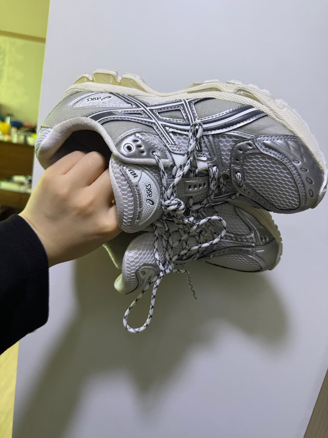 아식스 젤님버스 10.1 화이트 글래시어 그레이 235 상품이미지4