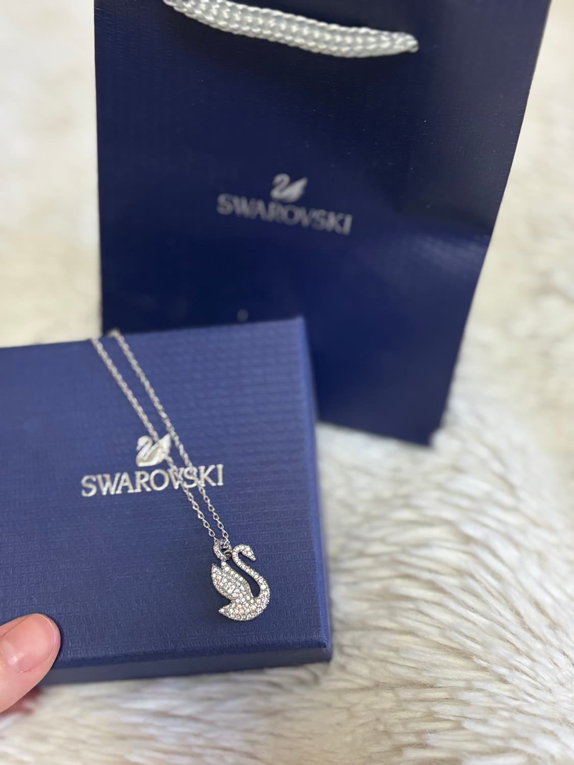 스와로브스키 아이코닉 스완 펜던트 미디움  상품이미지1