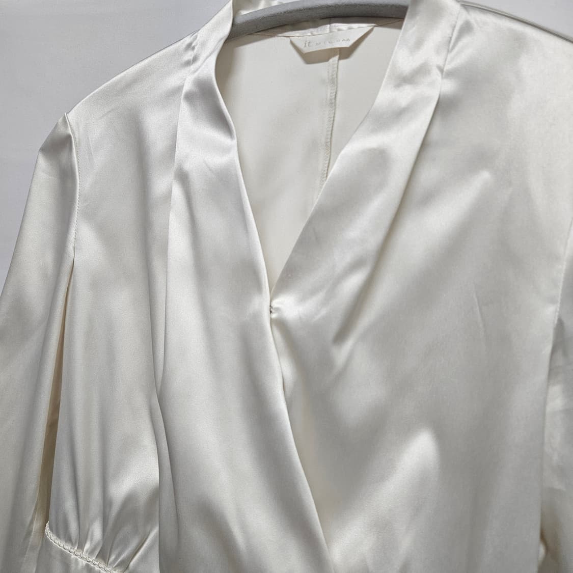 잇미샤 새틴 블라우스 44 상품이미지2
