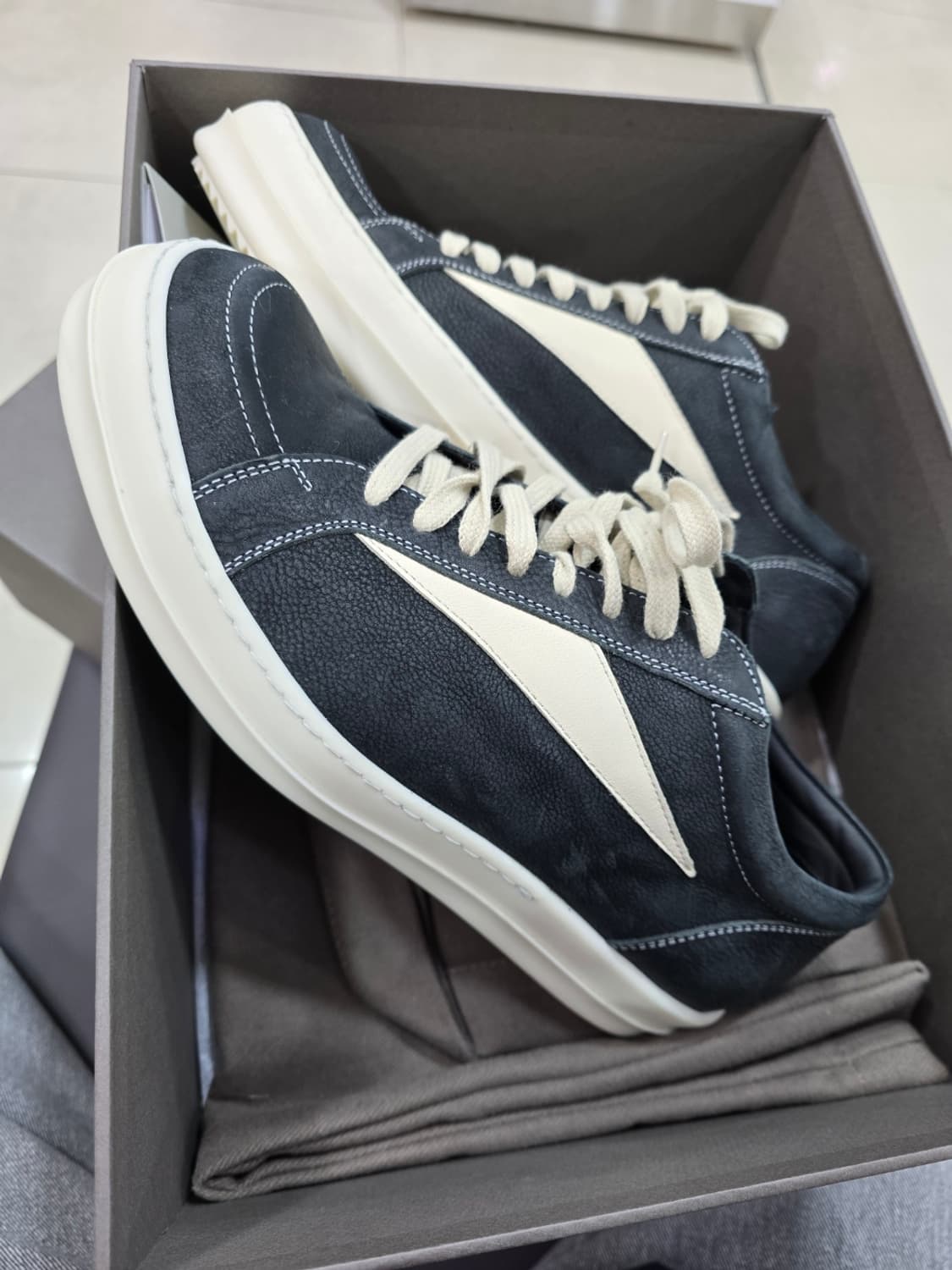 [정품] 릭오웬스 릭반스 남자 스니커즈 41 상품이미지3