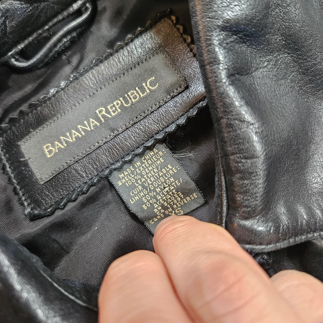 바나나리퍼블릭 유광 버튼 숏 가죽자켓 XS size 상품이미지6