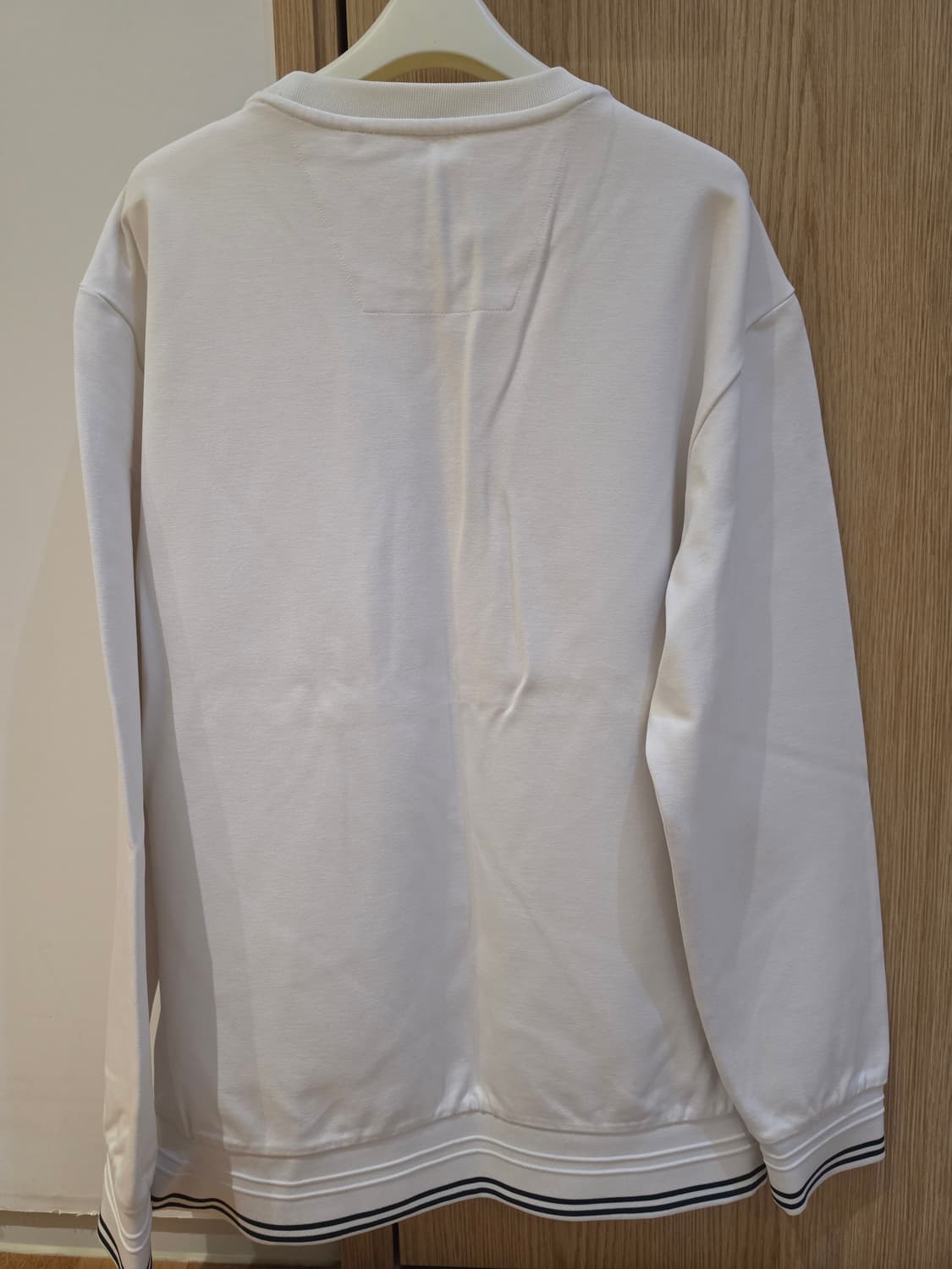 헤지스 남성 윔블던 화이트 맨투맨 판매합니다! 상품이미지4