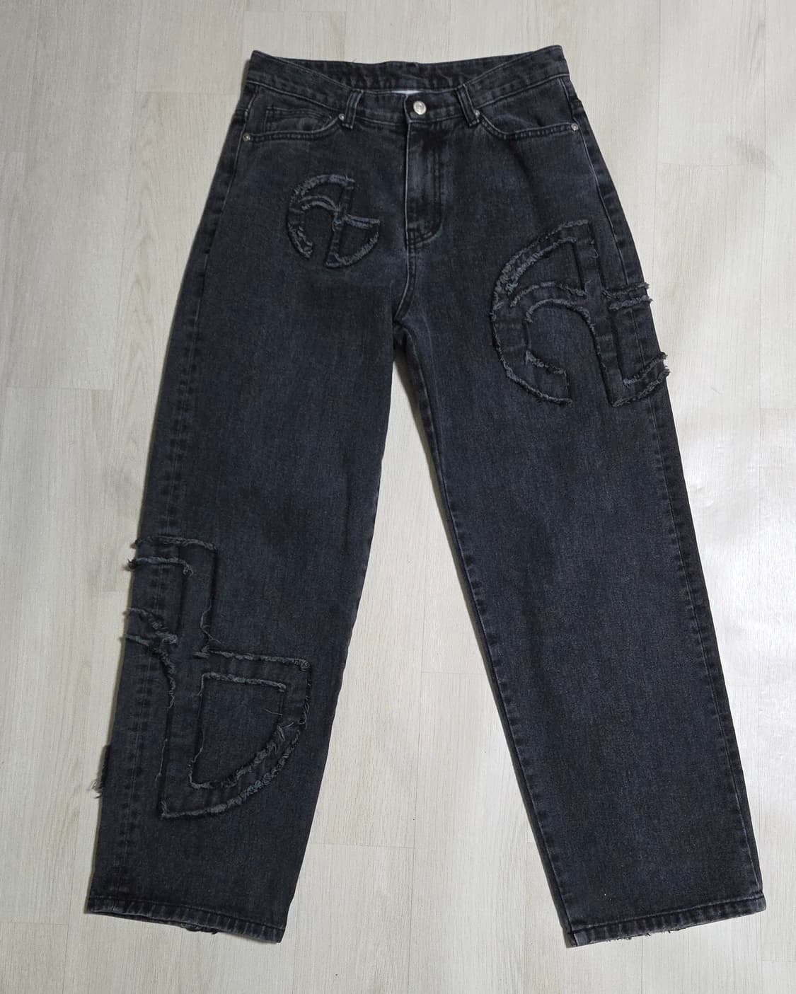 (착샷) 노매뉴얼 심볼 패치드 데님 팬츠 상품이미지1