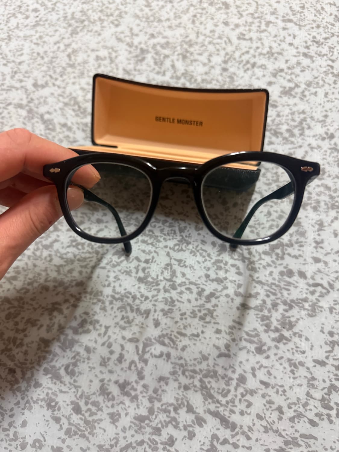 젠틀몬스터 데이 상품이미지1