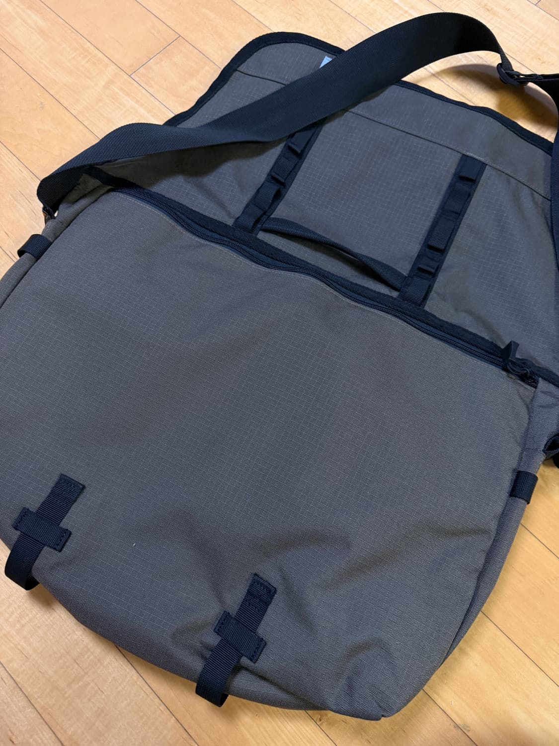 칼하트 올리브 크로스백 상품이미지5