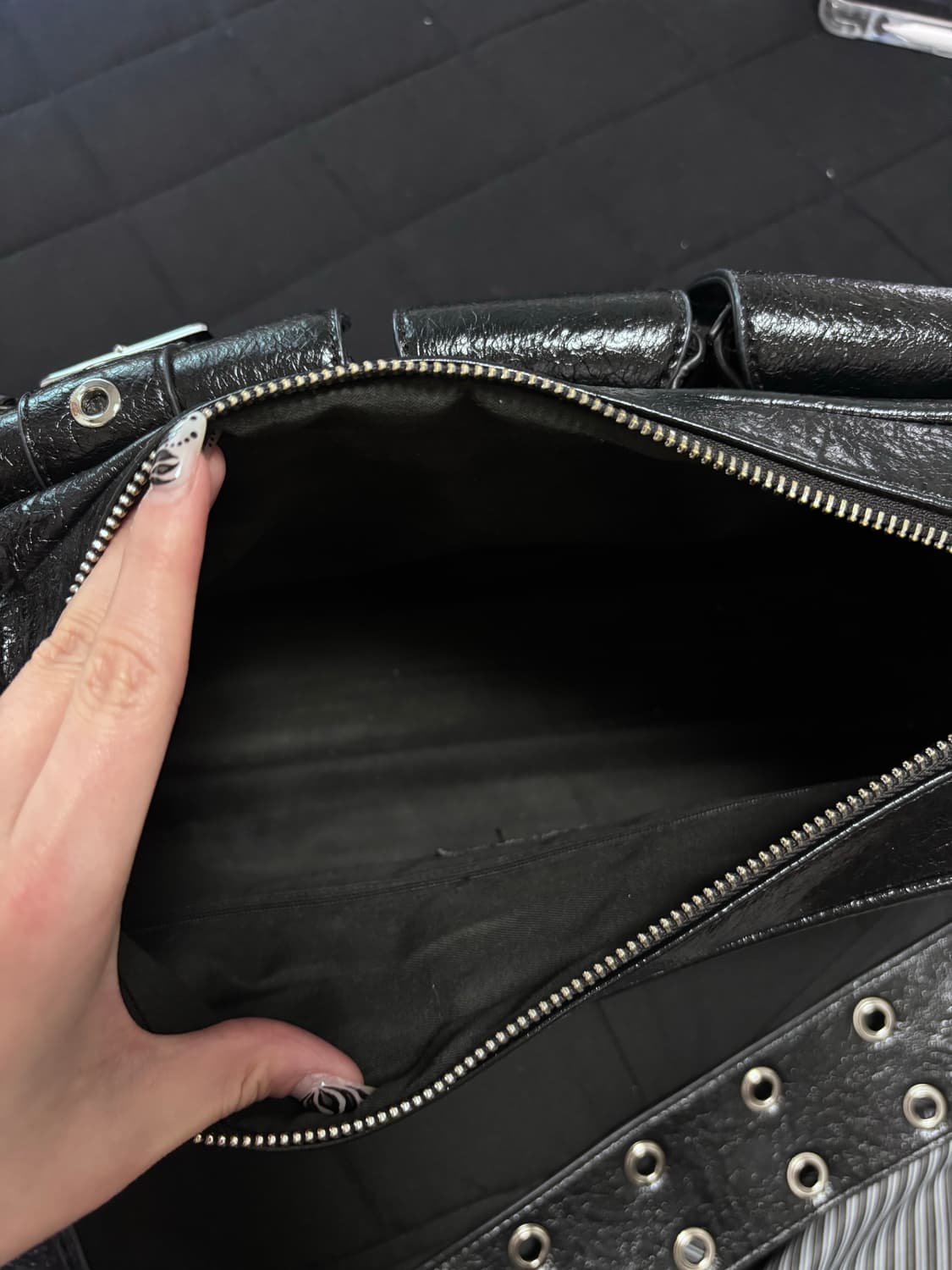 블랙 퍼플 포트리스 백 블랙 숄더백 상품이미지5