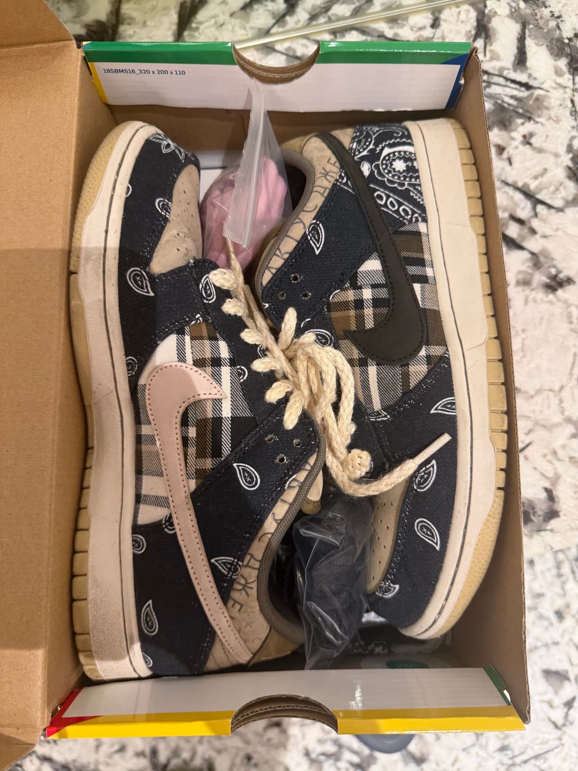 나이키 x 트래비스 스캇 SB 덩크 로우 상품이미지9