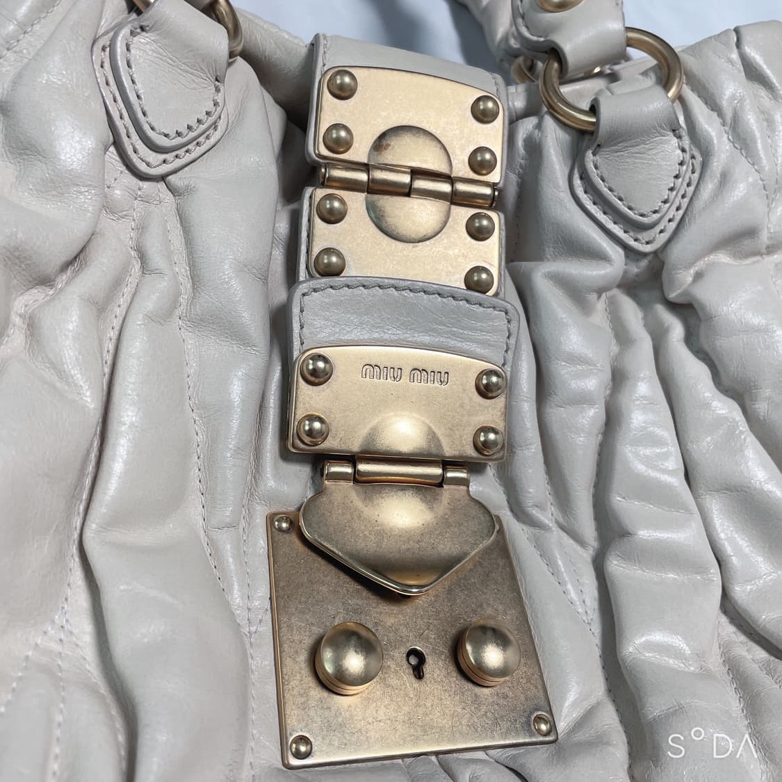 미우미우 아이보리 숄더백 상품이미지6