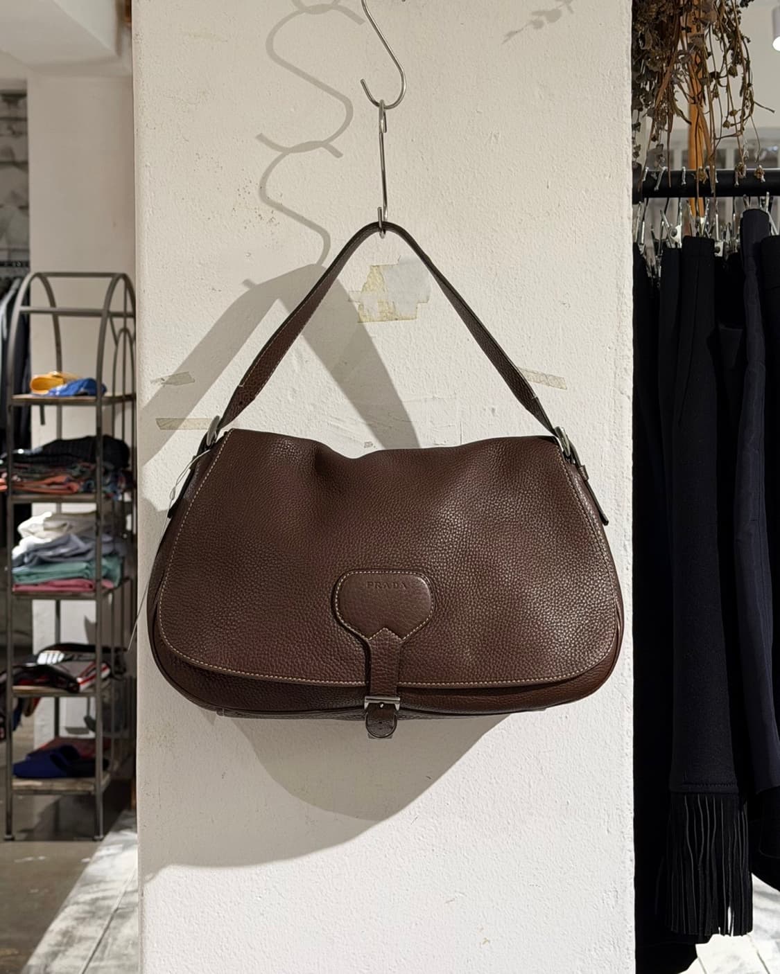 프라다 브라운 레더 숄더백 상품이미지2