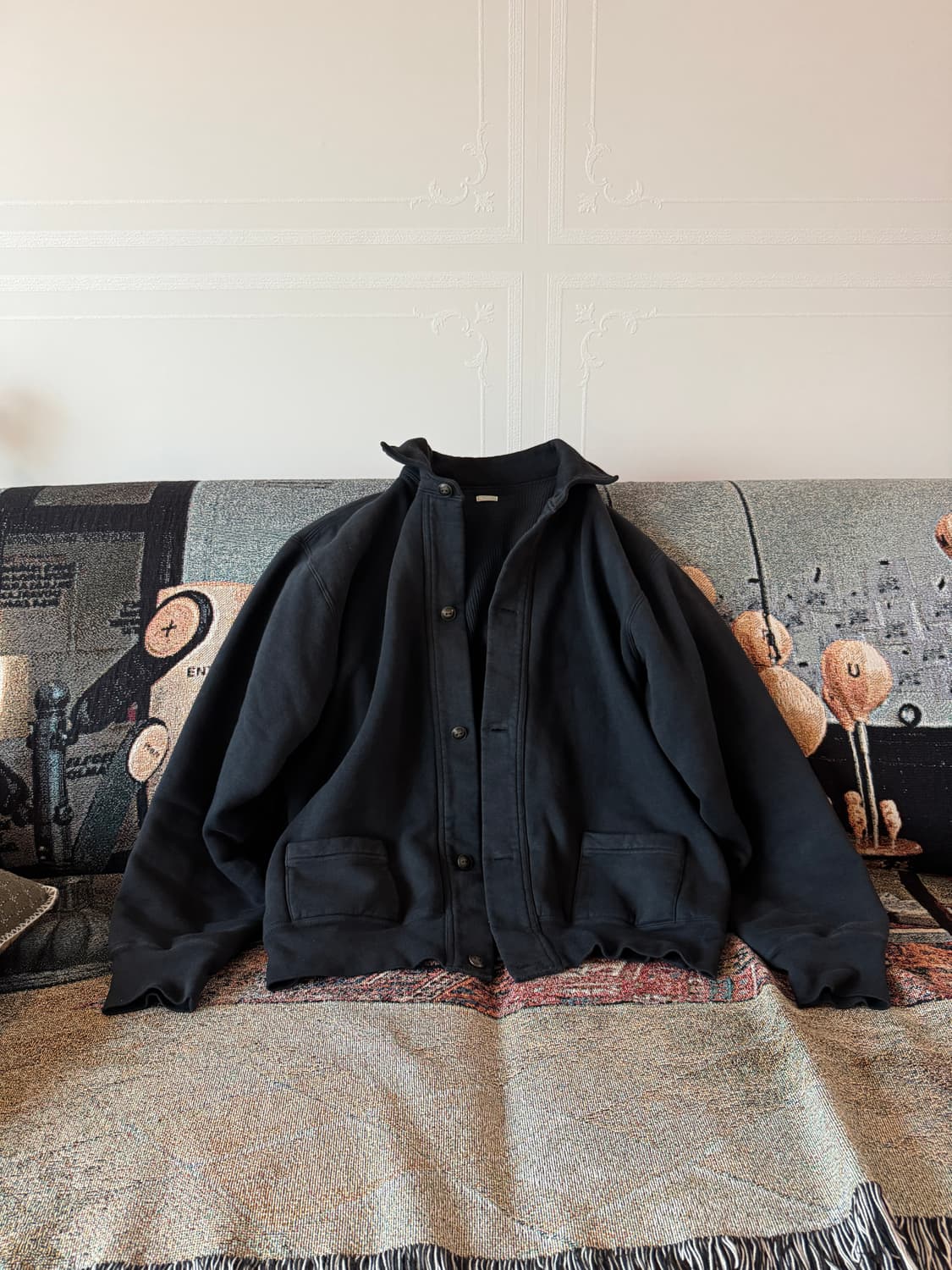 아프레쎄 26SS 빈티지 스웻 가디건 블랙 상품이미지1