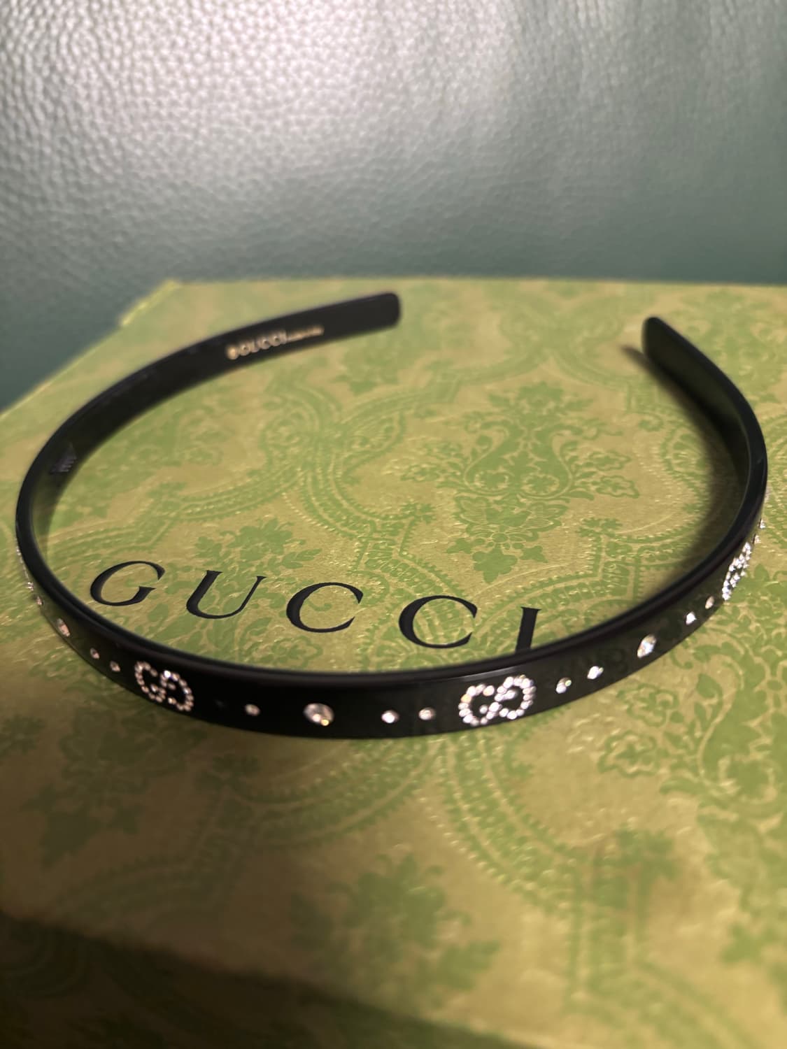 구찌 크리스털 헤어밴드 로고 머리띠 상품이미지4
