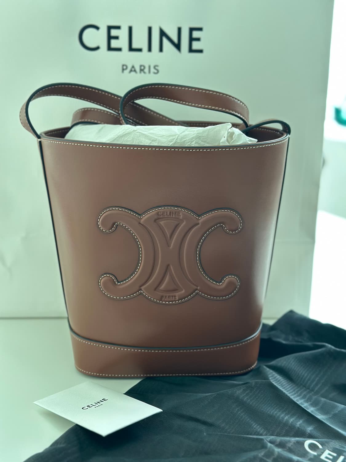 셀린느 트리오페 스몰 스무스 카프스킨 버킷백 상품이미지2