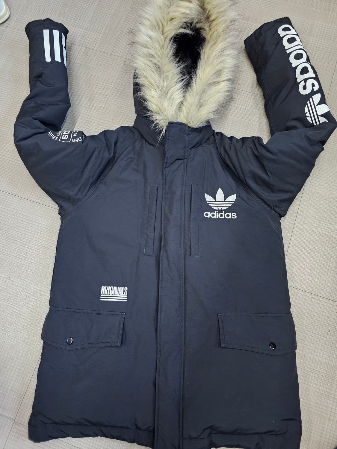 아디다스 오리지널 퍼후드 다운 상품이미지1