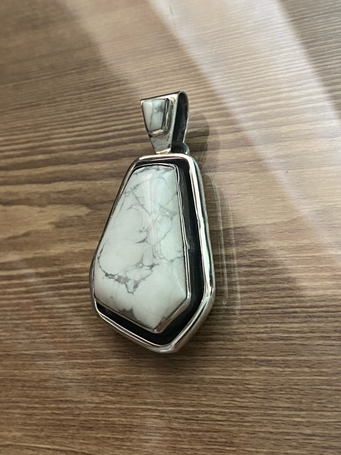 나바호 인디언주얼리 네이티브 아메리칸 화이트 버팔로 터키석 펜던트 판매. 상품이미지3