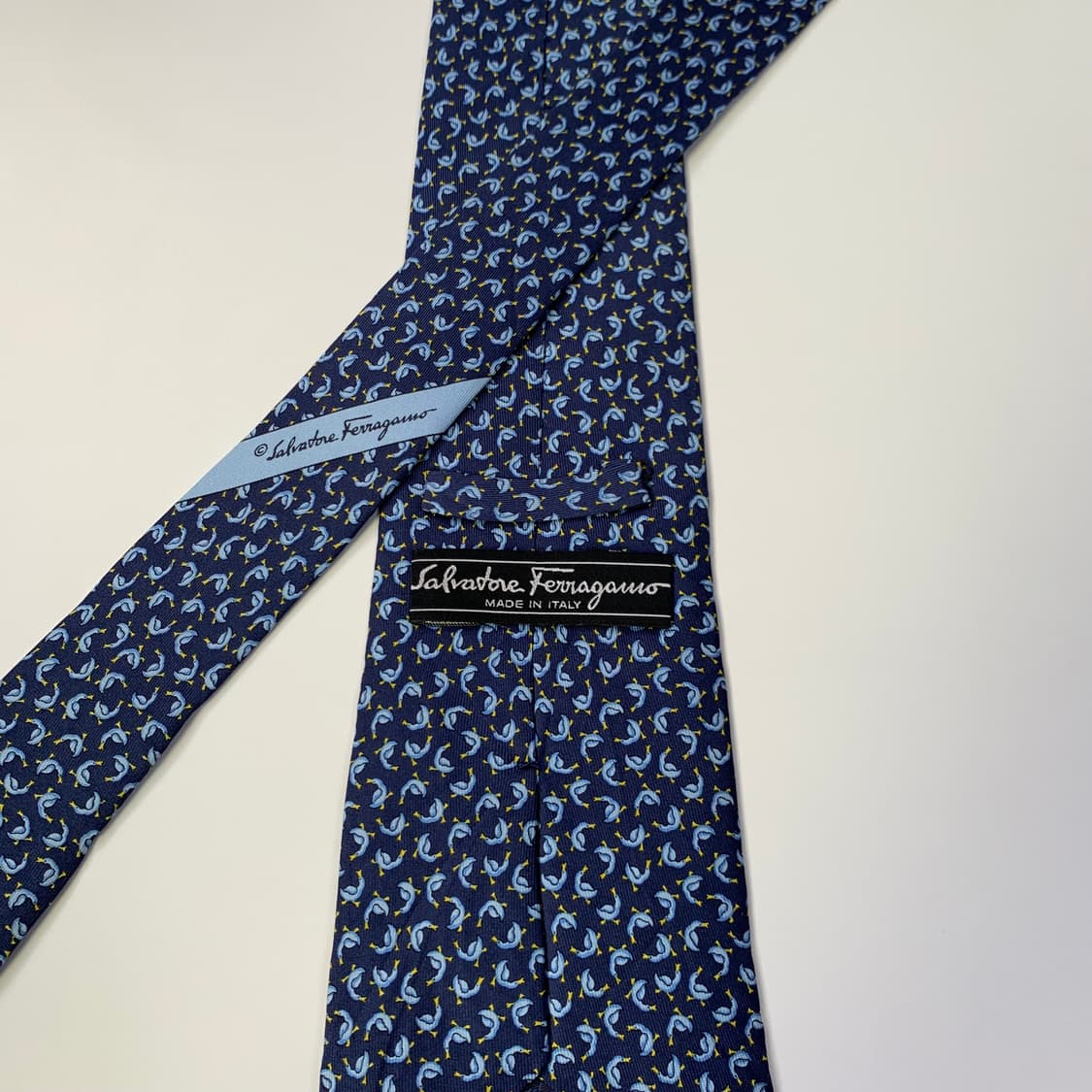 살바토레 페레가모 명품넥타이 100실크 네이비컬러 A+등급 9.2cm 상품이미지5