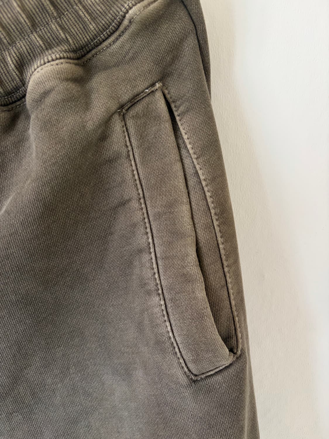 (L)데우스 서울 컬리지 오버다이드 스웻팬츠 상품이미지5