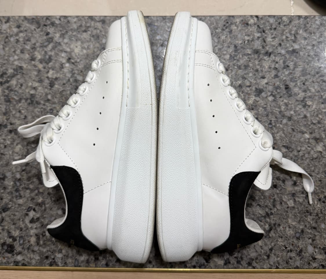 알렉산더 맥퀸 오버솔 스니커즈 화이트 블랙 상품이미지5